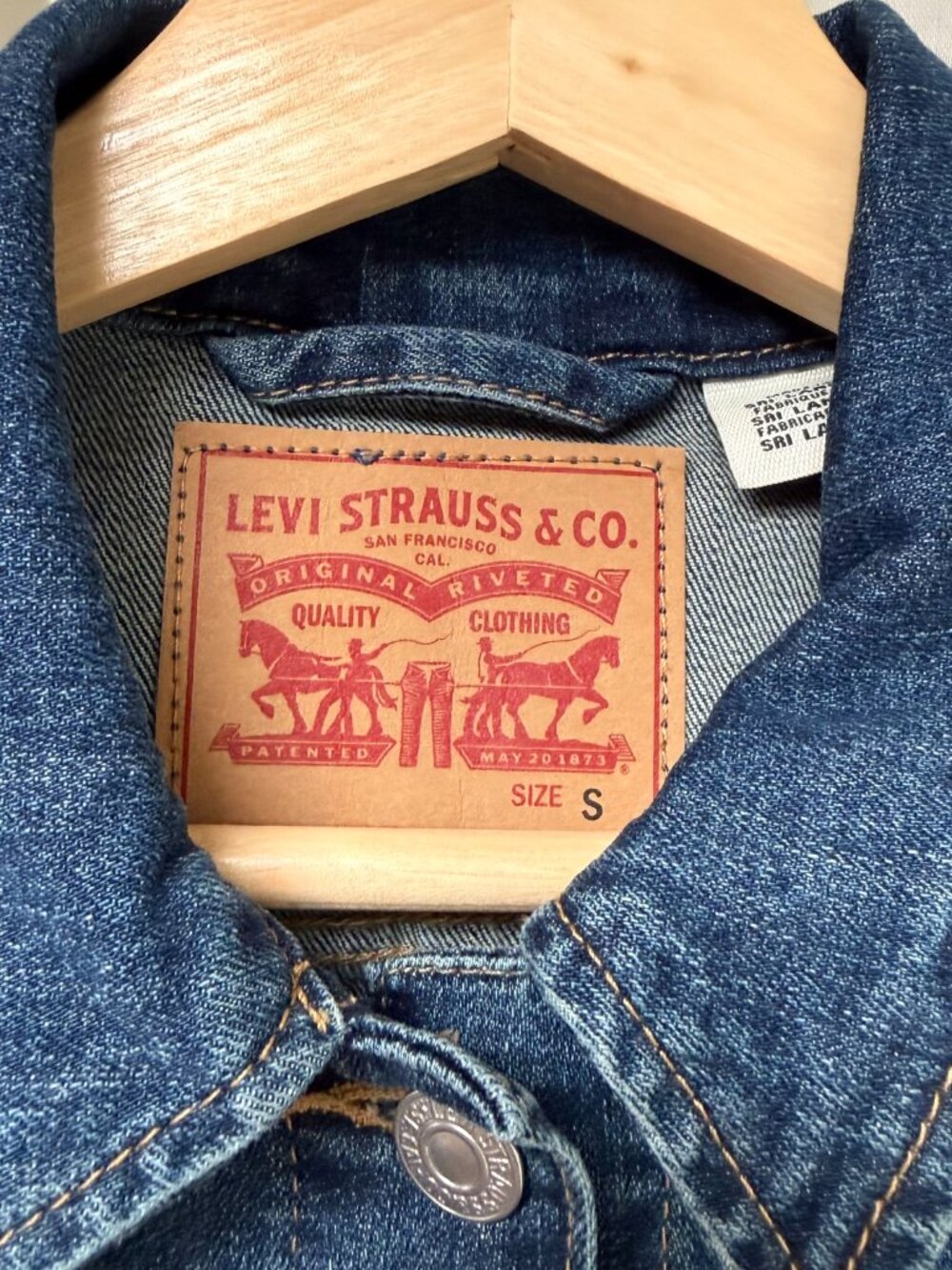 Jean jacket - Picture 2 of 3
